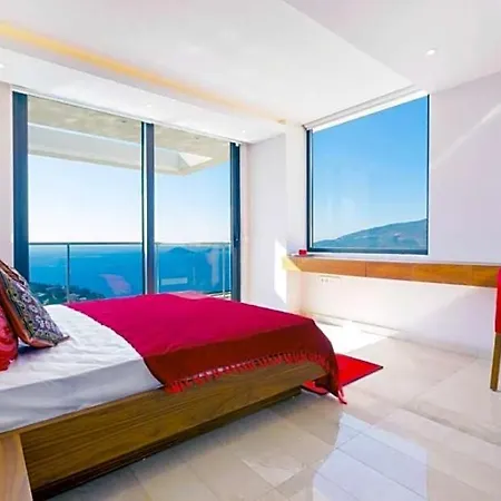 Sleeps 8 Pool Air Con Wifi