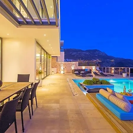 Sleeps 8 Pool Air Con Wifi Villa