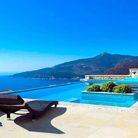 Villa Sleeps 8 Pool Air Con Wifi *