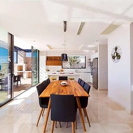Sleeps 8 Pool Air Con Wifi Villa *