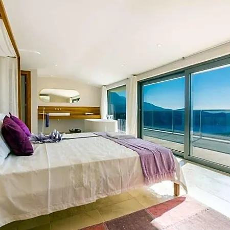Sleeps 8 Pool Air Con Wifi Villa